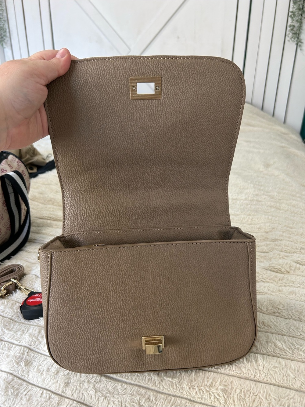 Elizabeth Grant Quilted Crossbody Bag with Gold Hardware - Picture 6 of 11